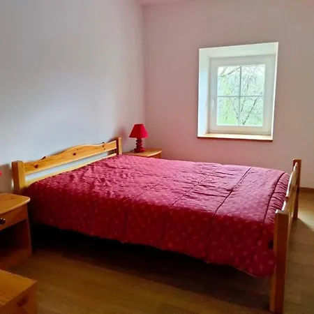 Hébergement de vacances Saint-étienne-lardeyrol, 3 Pièces, 4 Personnes - Fr-1-582-332